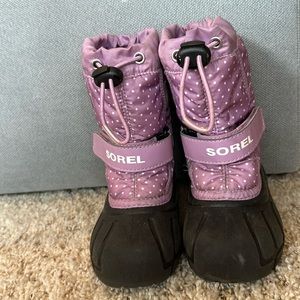 Sorel Girls Flurry Boots Size 9 Purple polka dots